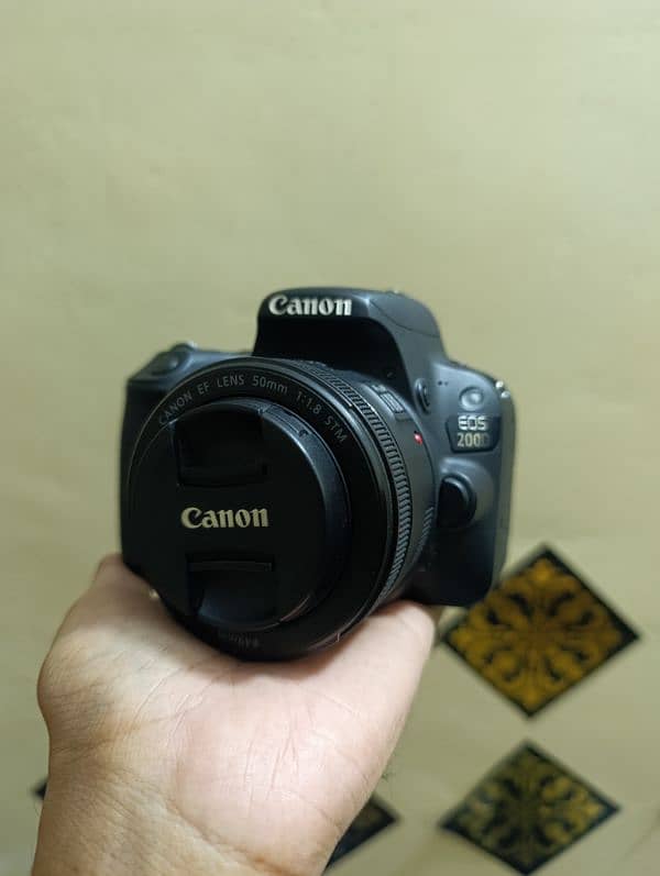 Canon 200D with 50mm STM 10/10 condition 3