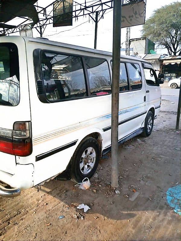 toyota hiace 110 4