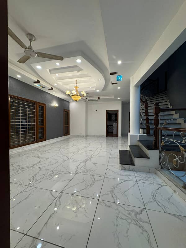 defence 600 yards bungalow for rent with basement famous architect designed line water 0