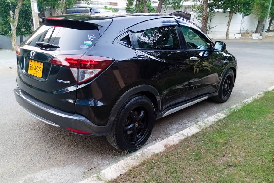 Honda Vezel 2014 fully genuine 1st owner 4