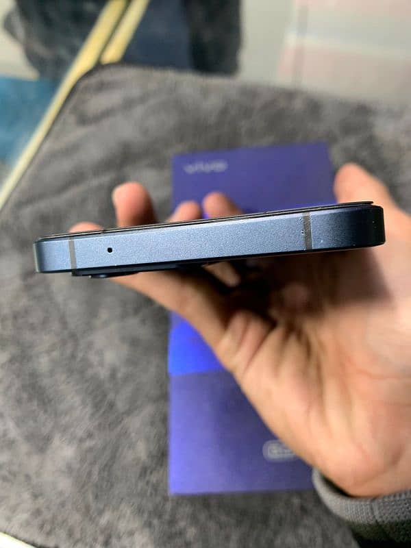 i am selling my phone vivo V23 5G 2