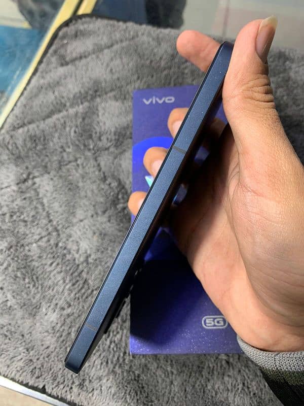 i am selling my phone vivo V23 5G 3