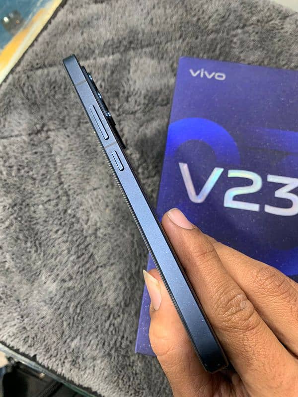 i am selling my phone vivo V23 5G 5