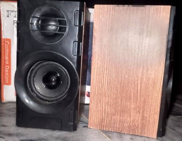 wooden loud speaker for a PC laptop TV 0