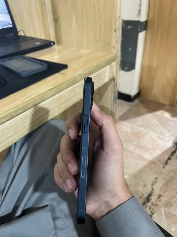 iPhone 13 128gb dark blue 1