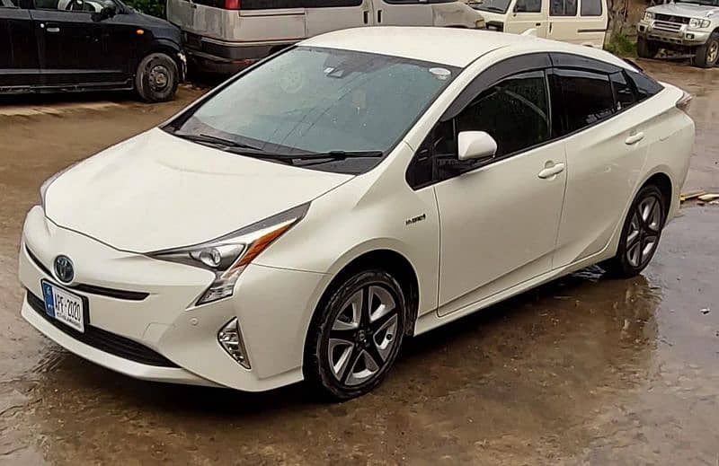 Toyota Prius 2017 1