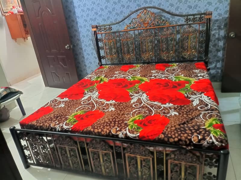 King Size Iron Bed With Mattress 0