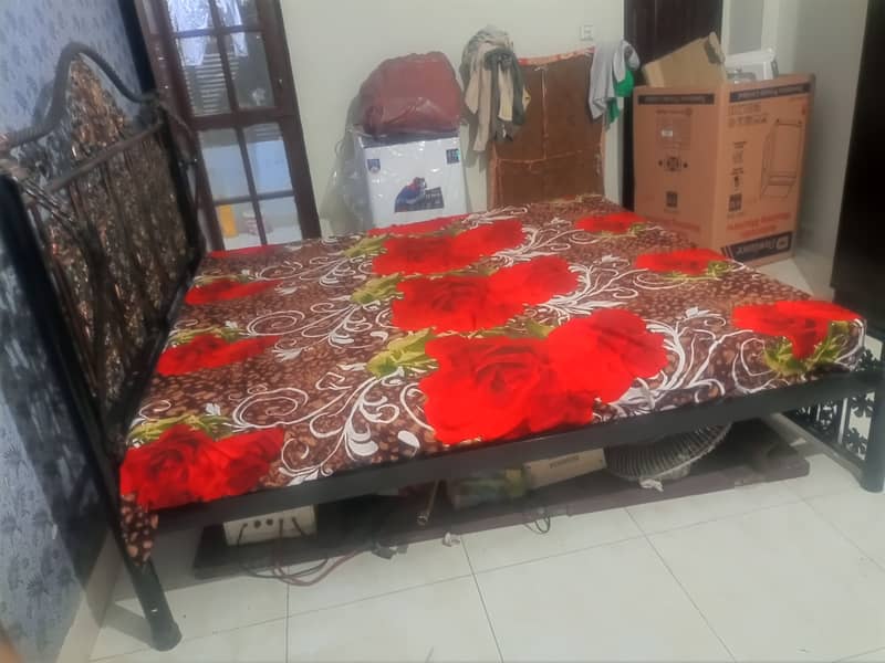 King Size Iron Bed With Mattress 2