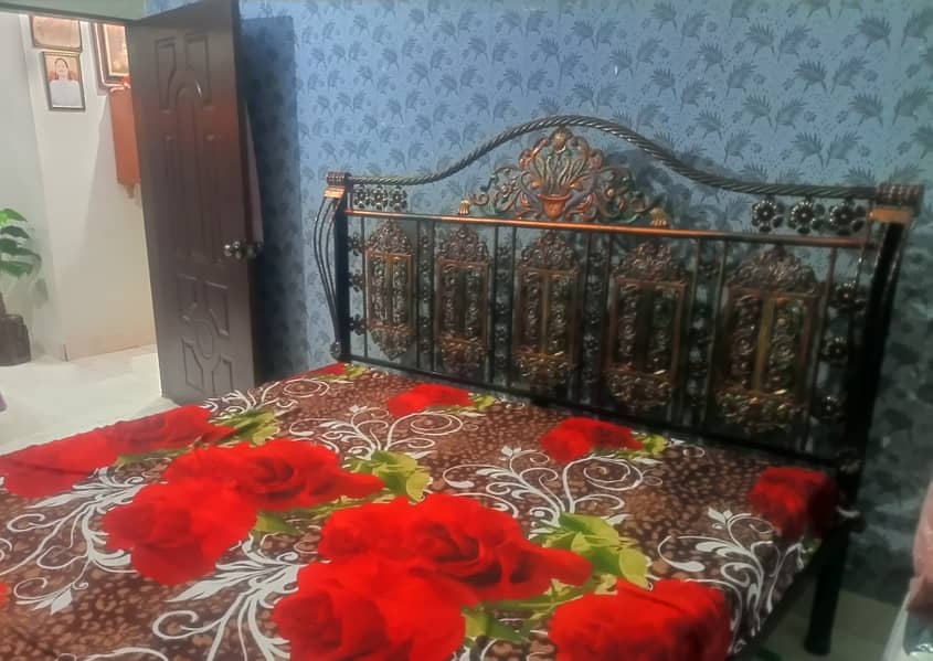 King Size Iron Bed With Mattress 3