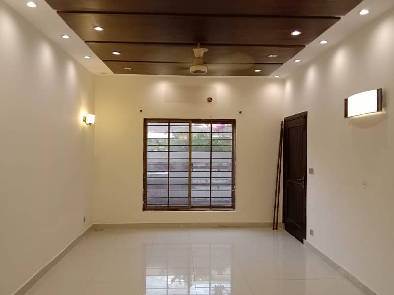 8 Marla like new full house for Rent in Bahria town Lahore 1