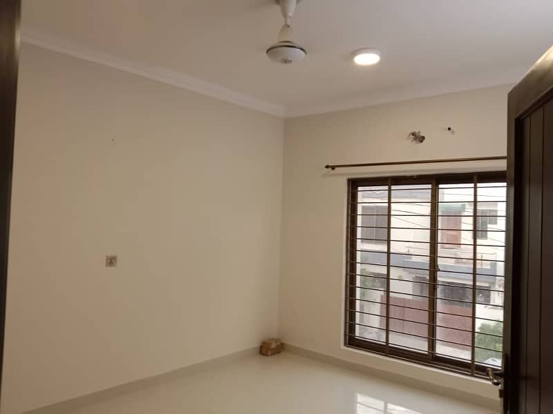 8 Marla like new full house for Rent in Bahria town Lahore 3