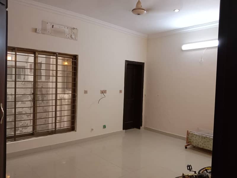 8 Marla like new full house for Rent in Bahria town Lahore 5