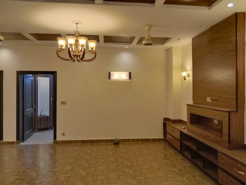 8 Marla like new full house for Rent in Bahria town Lahore 7