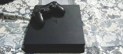 PS4 slim (500 gb) + 1 controller