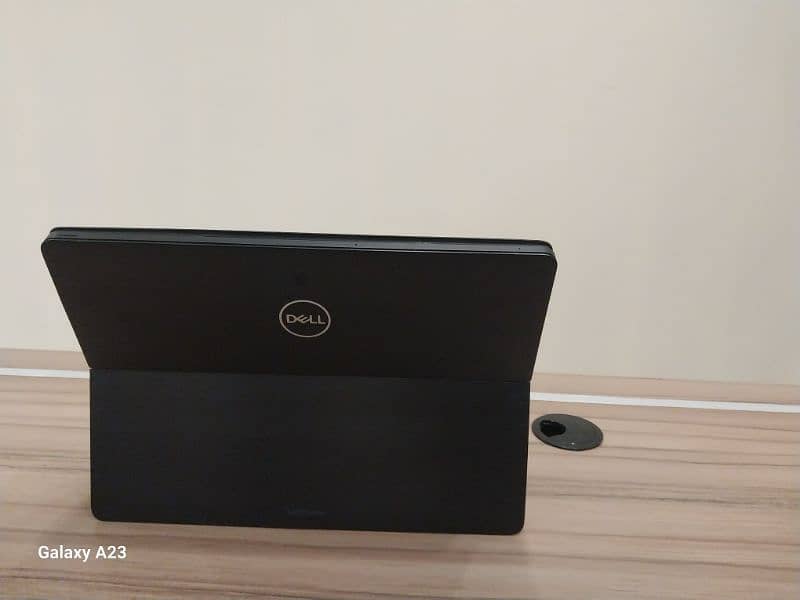 Dell 2 in 1 touch secreen 9