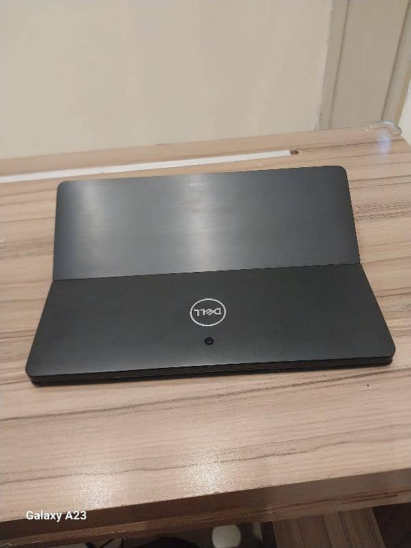 Dell 2 in 1 touch secreen 10