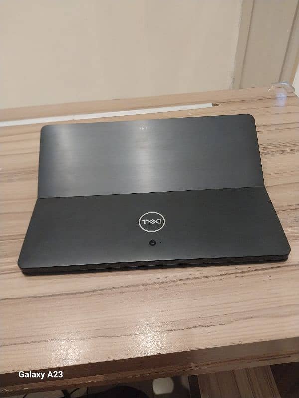 Dell 2 in 1 touch secreen 11