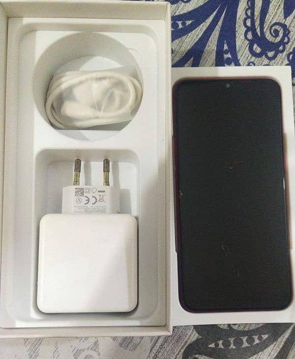 oppo F 9 with original box  original charger Jo box me ata hai 4