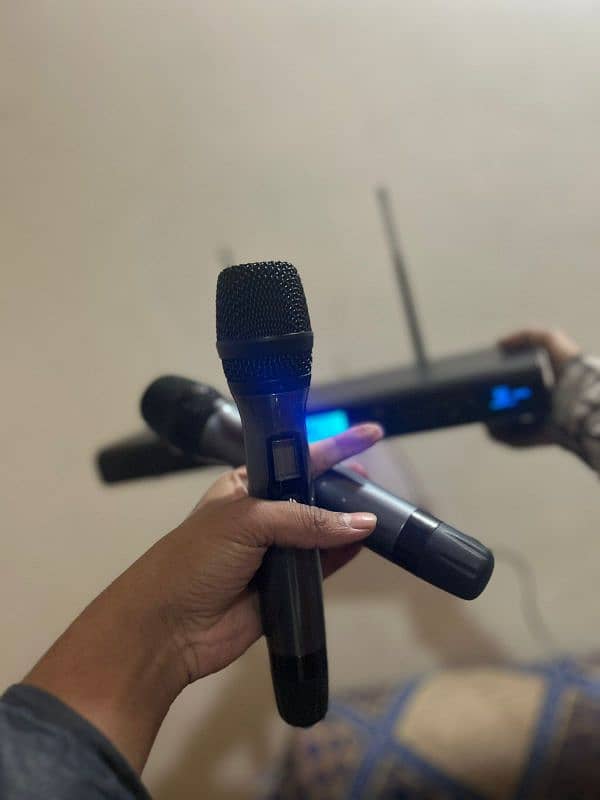 wireless mic T. i company 2