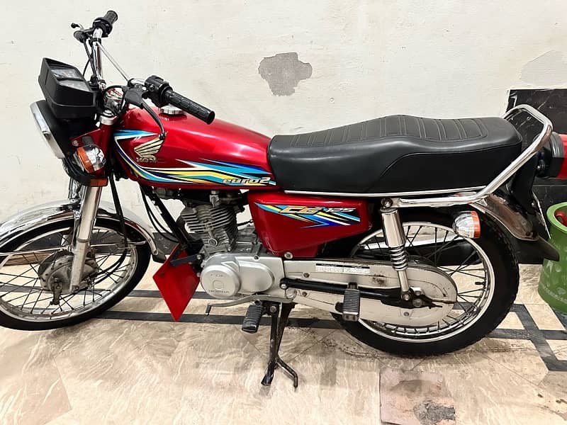 Honda 125 18 model with Golden Number plate 2