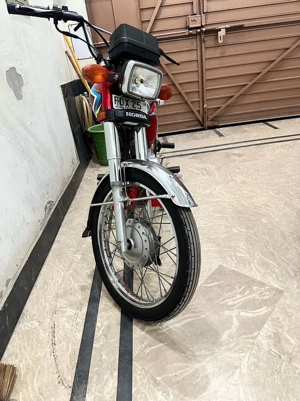 Honda 125 18 model with Golden Number plate 5