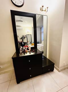 dressing table