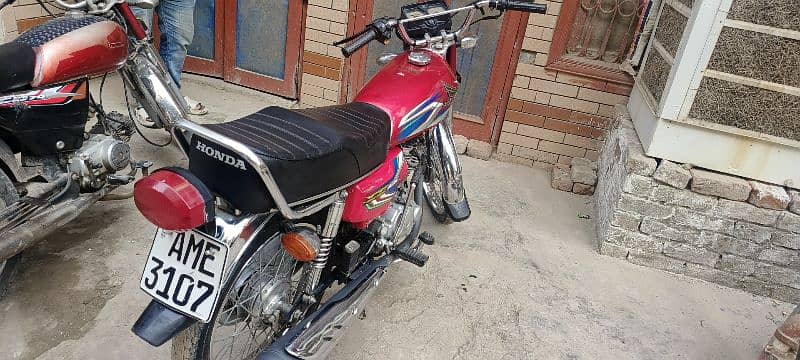 Honda 125 ,  2022 model. 10/10 condition. 3