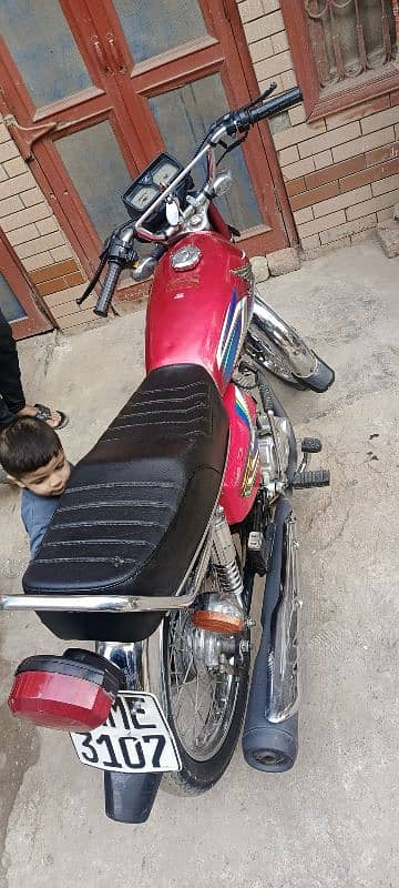 Honda 125 ,  2022 model. 10/10 condition. 9