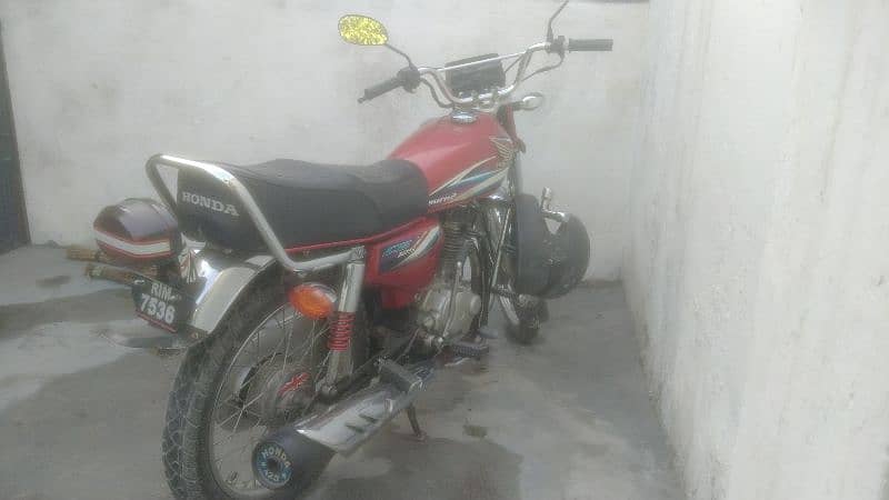 honda  125 bike ha urgent sale karna ha WhatsApp number 03199217467 0