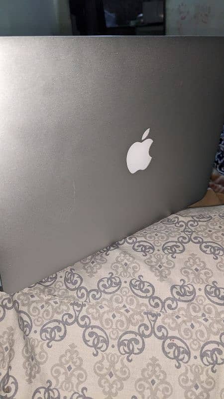 MacBook pro 2013 lush condition 0