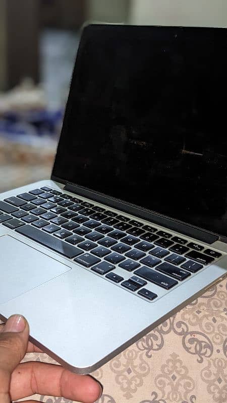 MacBook pro 2013 lush condition 1