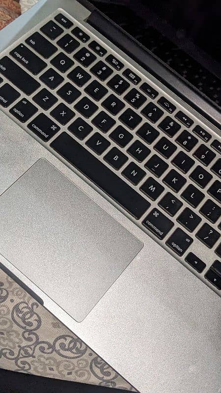 MacBook pro 2013 lush condition 2