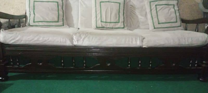 sofa set in new condition excellent wood 6