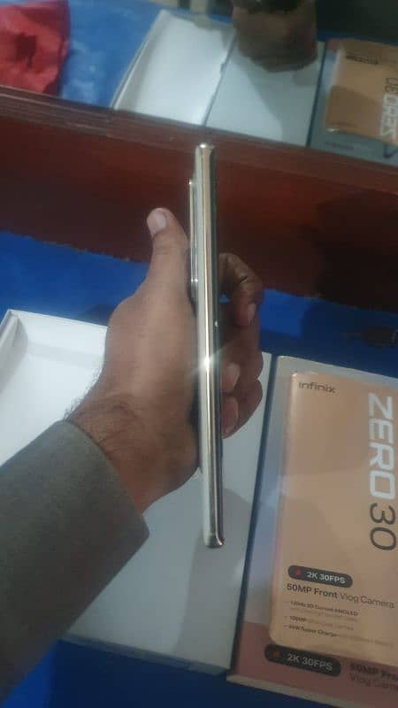 Infinix zero 30 pro 4