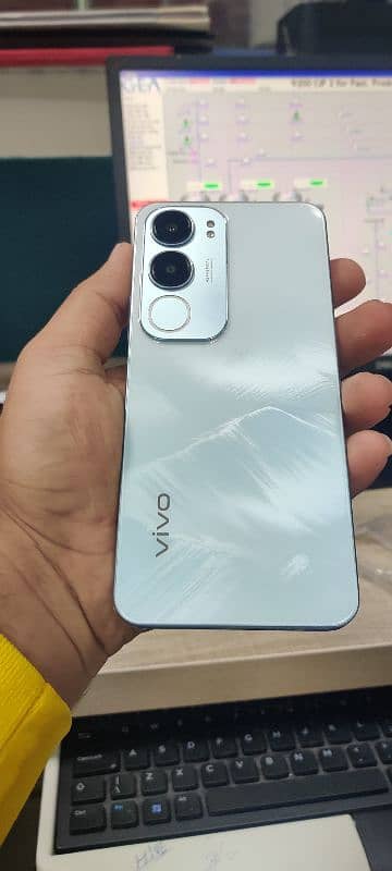 Vivo y19s 4