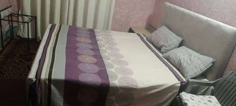 iron bed set in new condition A1  with dressing and side tables 2