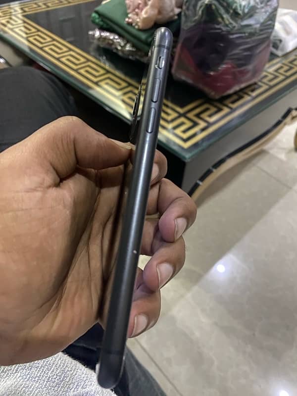 iPhone 11 black colour 0