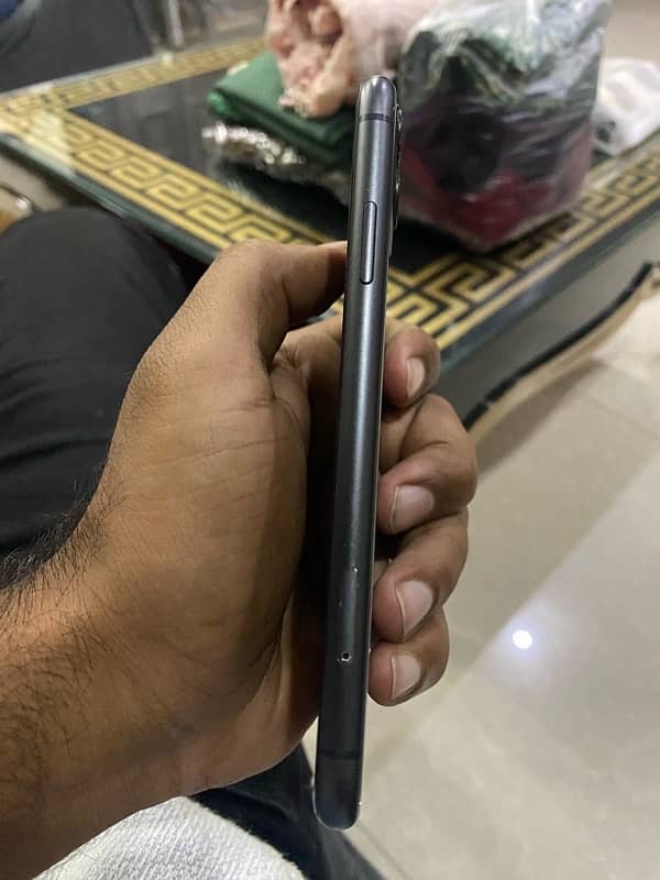 iPhone 11 black colour 2