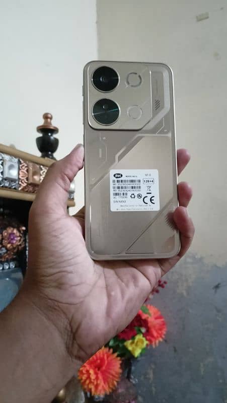 itel p65  4+4. Ram 128 gb Room non active 2400 MAH power bank 5