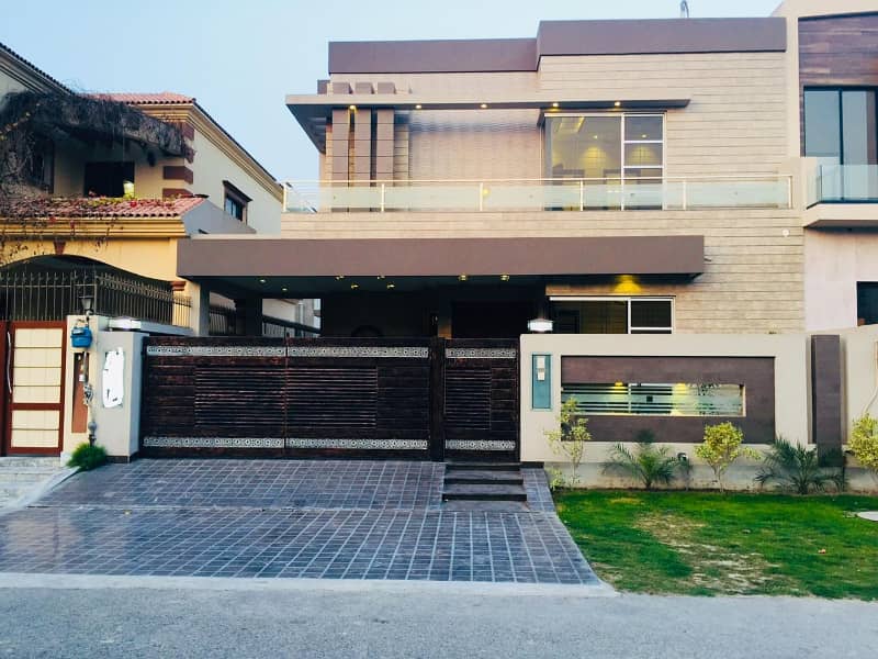 Out Of Market Option- 7 Marla Lavish Bungalow Gas Available On Top Location For Rent In DHA Phase 6 Block J 0