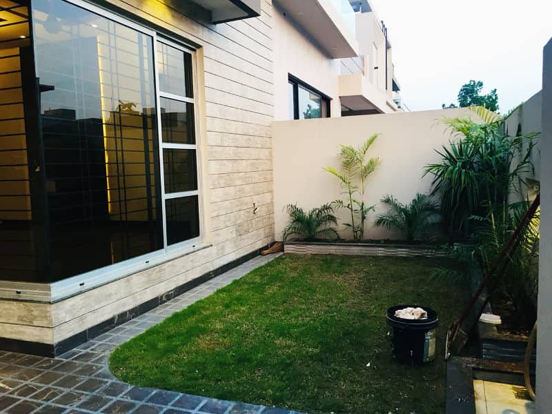 Out Of Market Option- 7 Marla Lavish Bungalow Gas Available On Top Location For Rent In DHA Phase 6 Block J 1