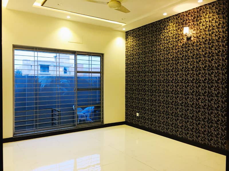 Out Of Market Option- 7 Marla Lavish Bungalow Gas Available On Top Location For Rent In DHA Phase 6 Block J 8