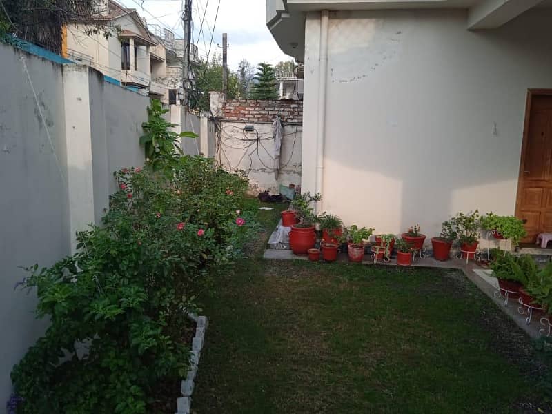 Beautiful House Is Available For Sale In Habibullah Colony 2