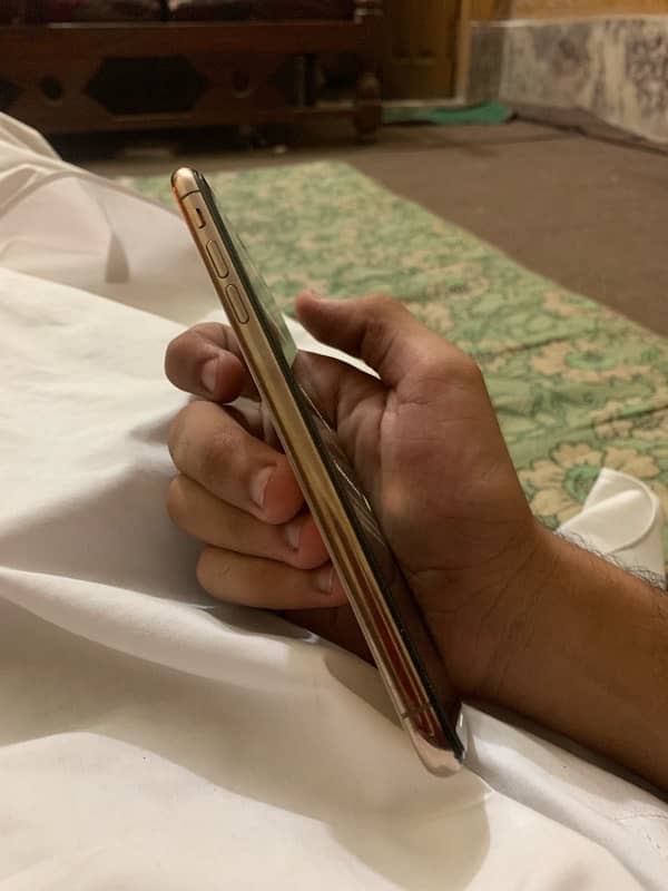 iPhone XS Max jv 64 gb 3