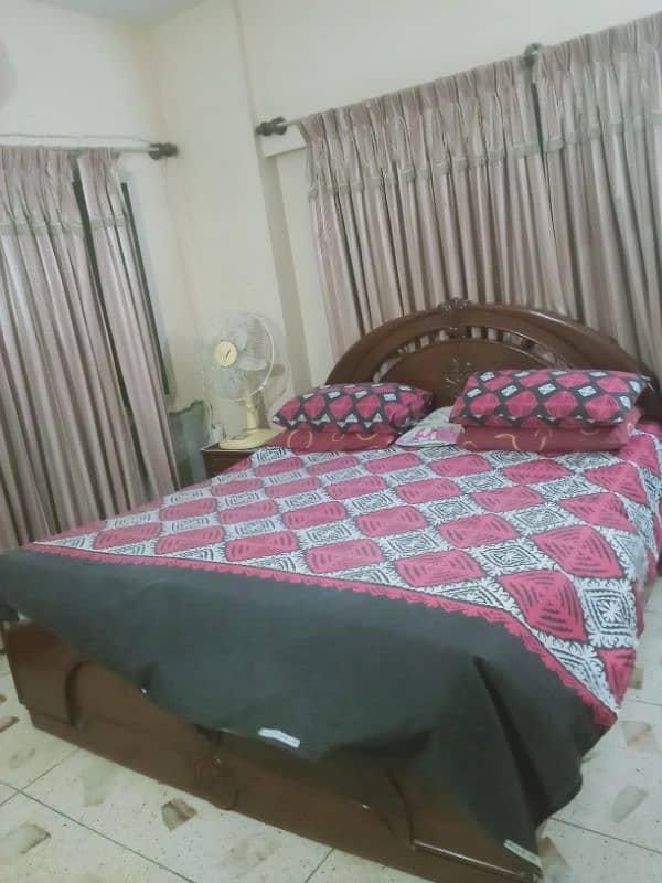 bed used but good in quality . 3