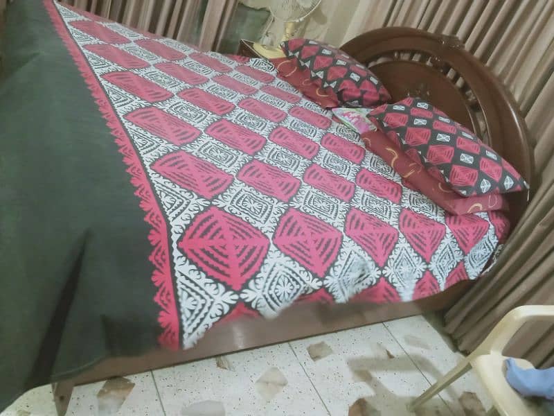 bed used but good in quality . 6