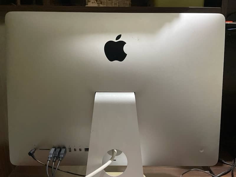 iMac 21.5 inch Late 2015 3