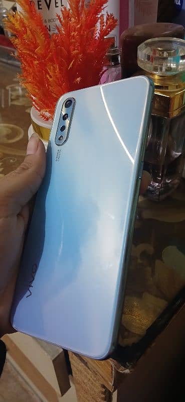 Vivo S1 4/128 with Box Genuine mobile Condition 10by10 Urgent sell 4