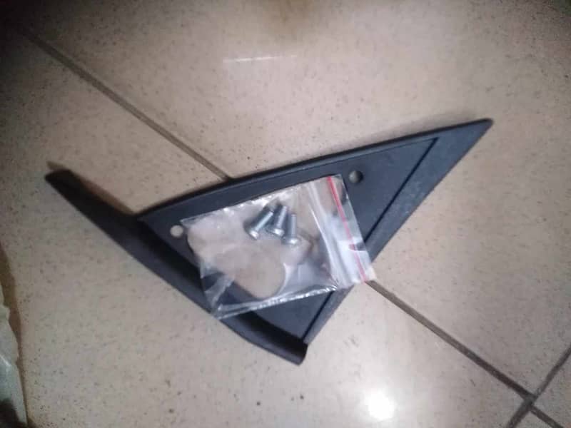 Mehran Left Side Mirror in Metal Base 1