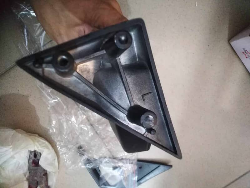 Mehran Left Side Mirror in Metal Base 2